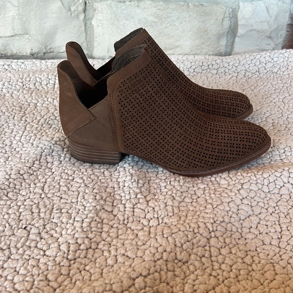 Vince Camuto ankle boot
